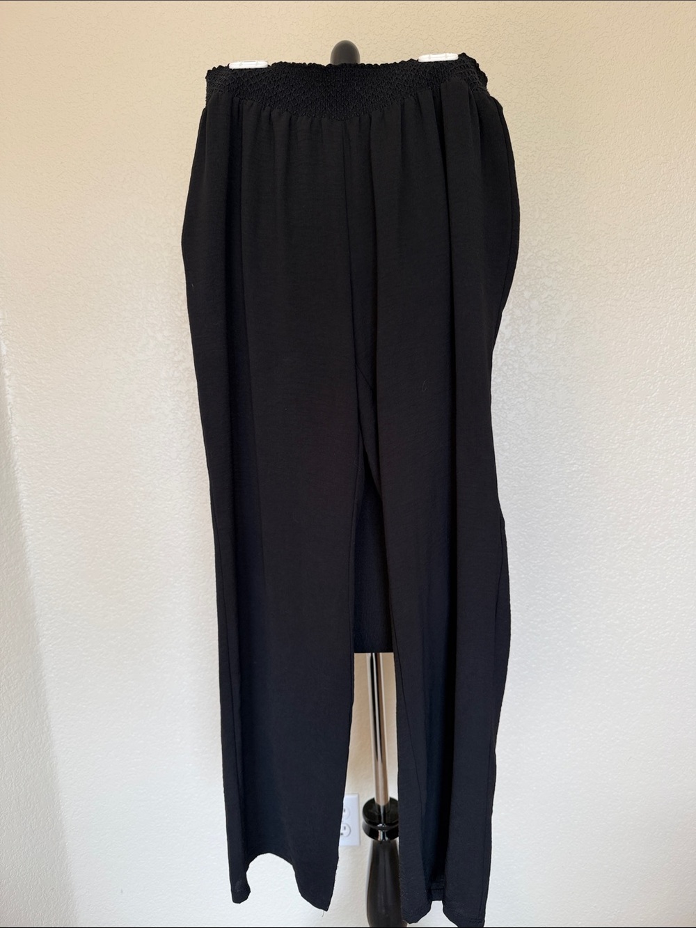 89th & Madison Black Elastic Smocked Wide-Leg Pants